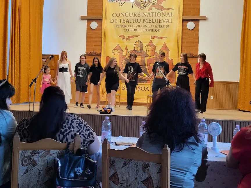 Copii participând la Arta actorului