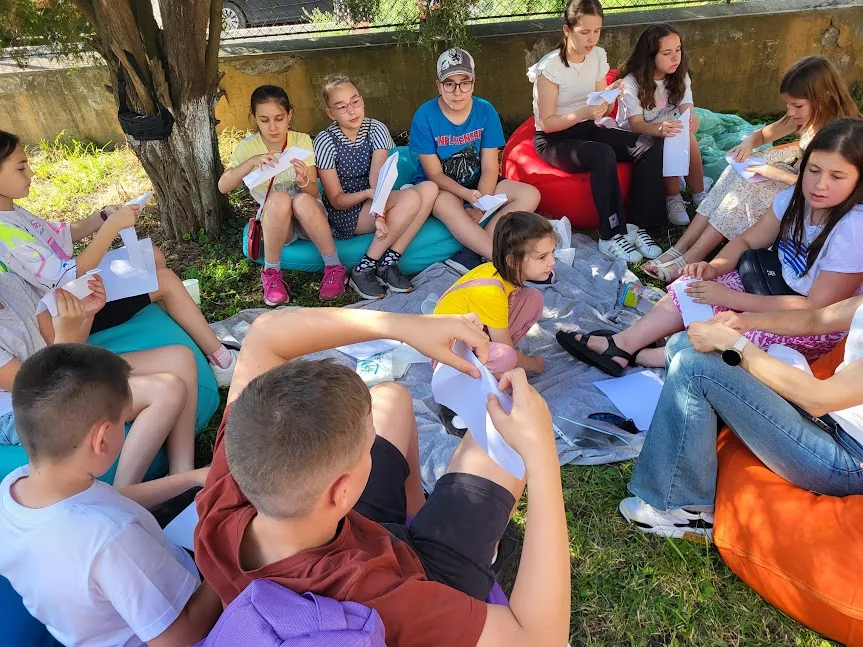 Copii participând la Cultură și civilizație engleză