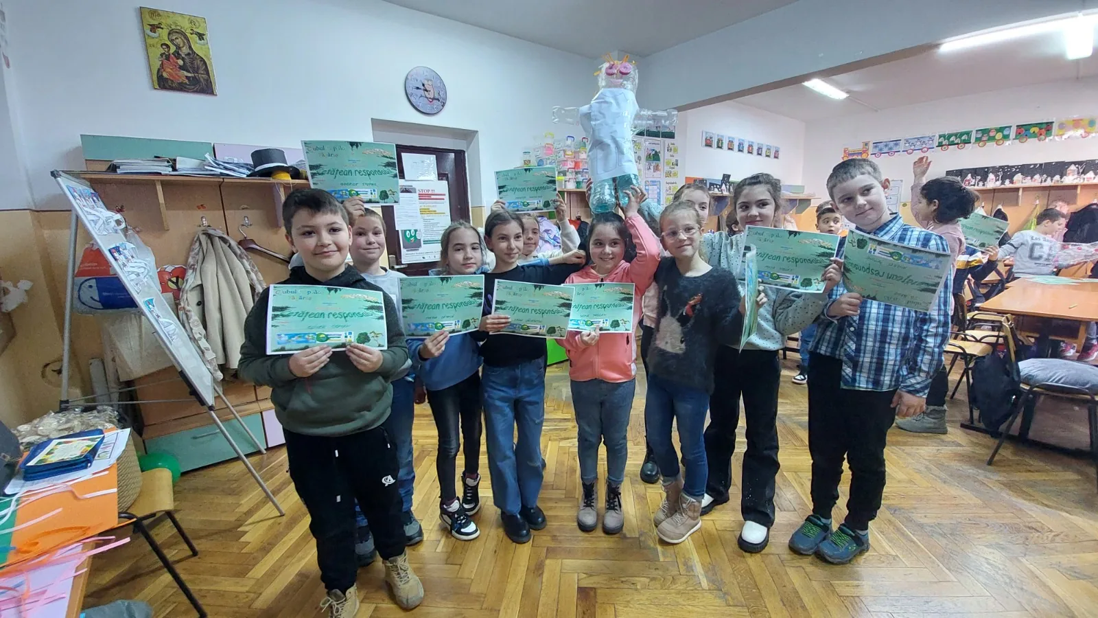 Copii participând la Redacție presă / Radio / TV