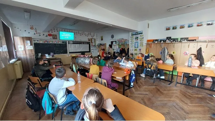 Copii participând la Redacție presă / Radio / TV